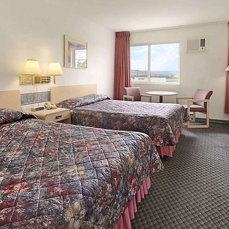 Ramada Limited Dawson Creek 호텔 객실 사진